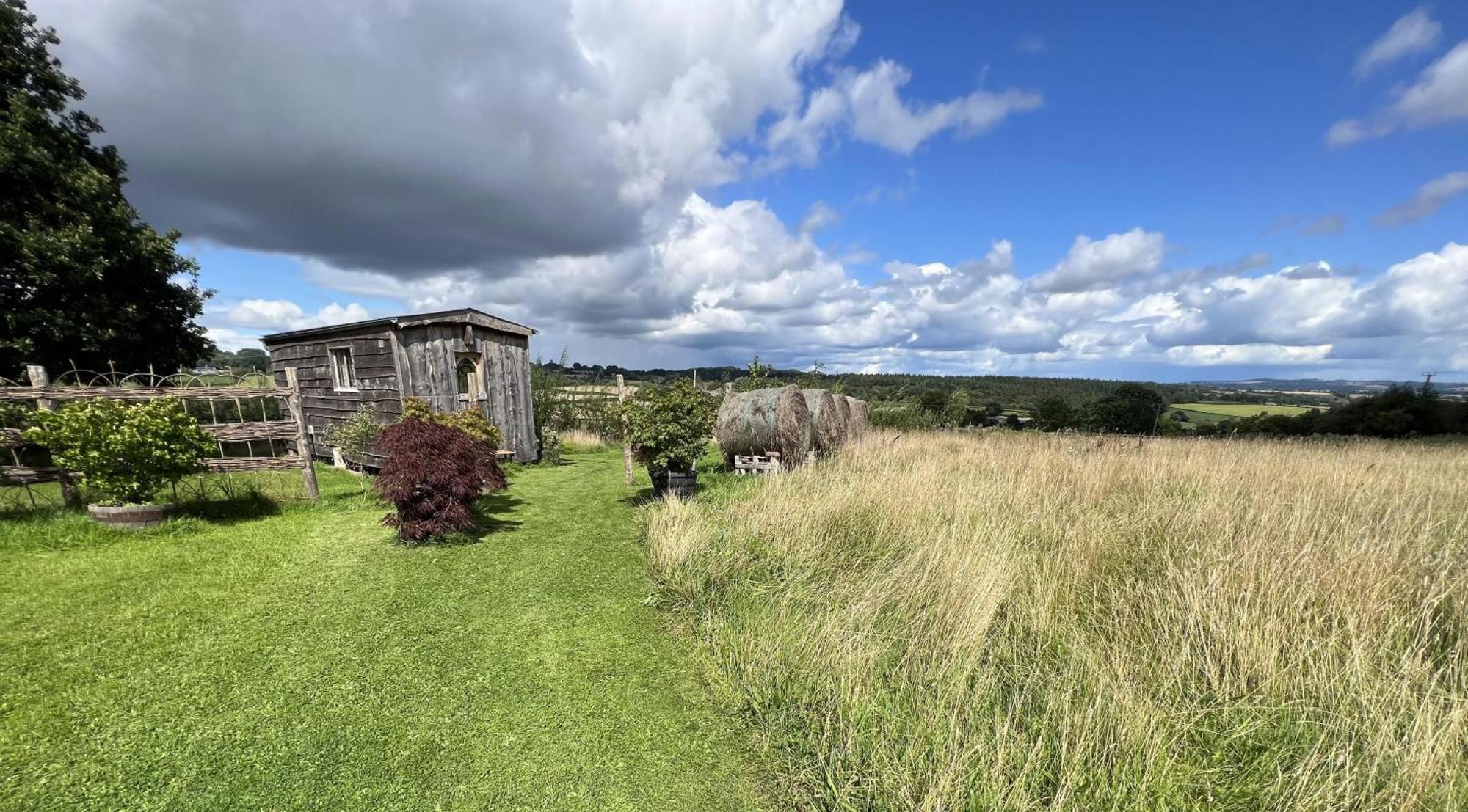 Luxury Shepherd'S Hut Style Cabin With Views Villa Херфорд Екстериор снимка